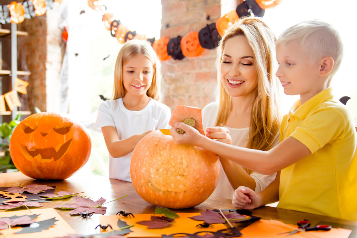 Instead of feeding your kids poison from the SAD diet, share some of these delicious wholesome treats!