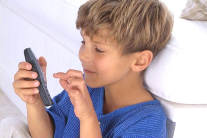 Screen time before bed can have a negative impact on kids' health.