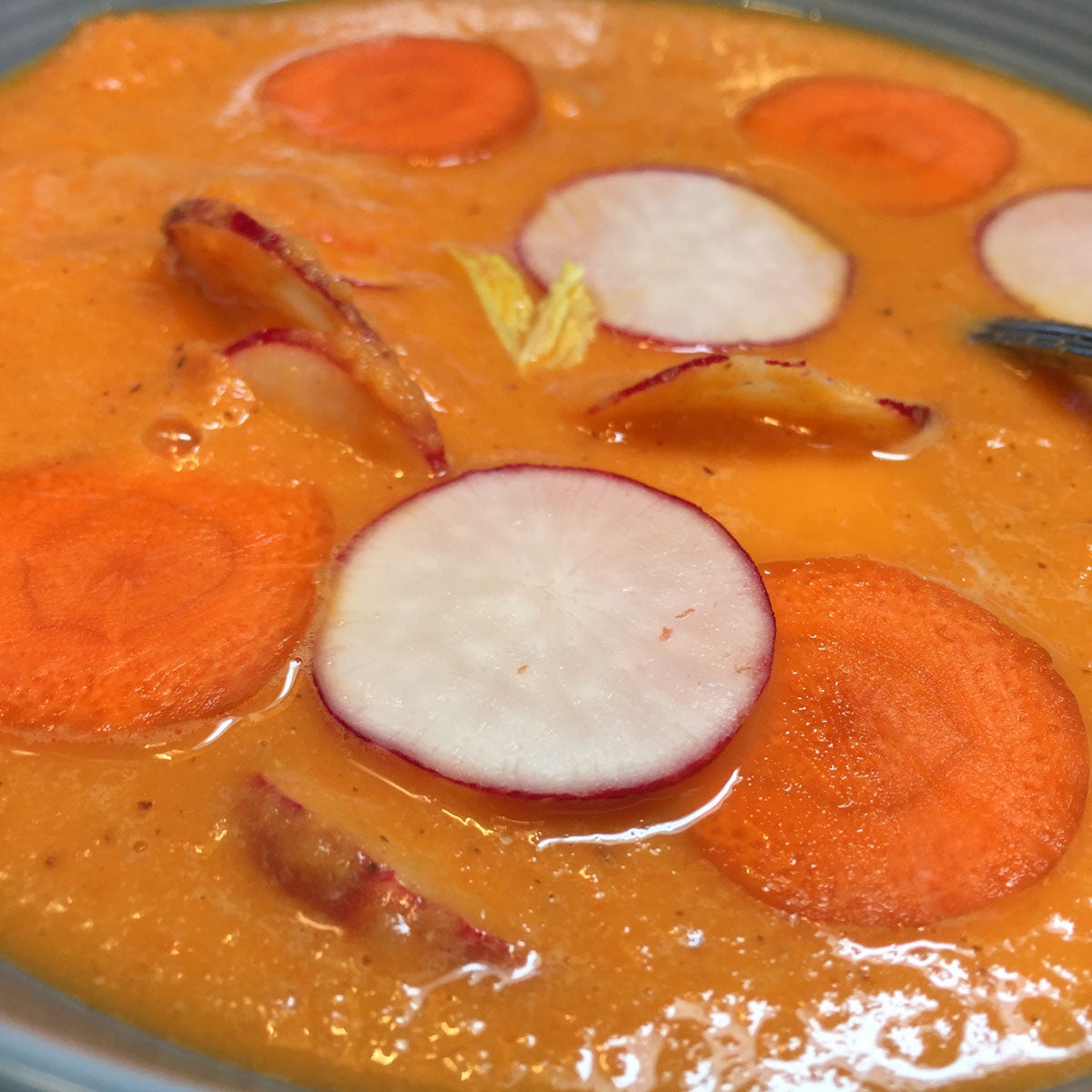 Crunchy carrot radish soup with raw vegan ingredients